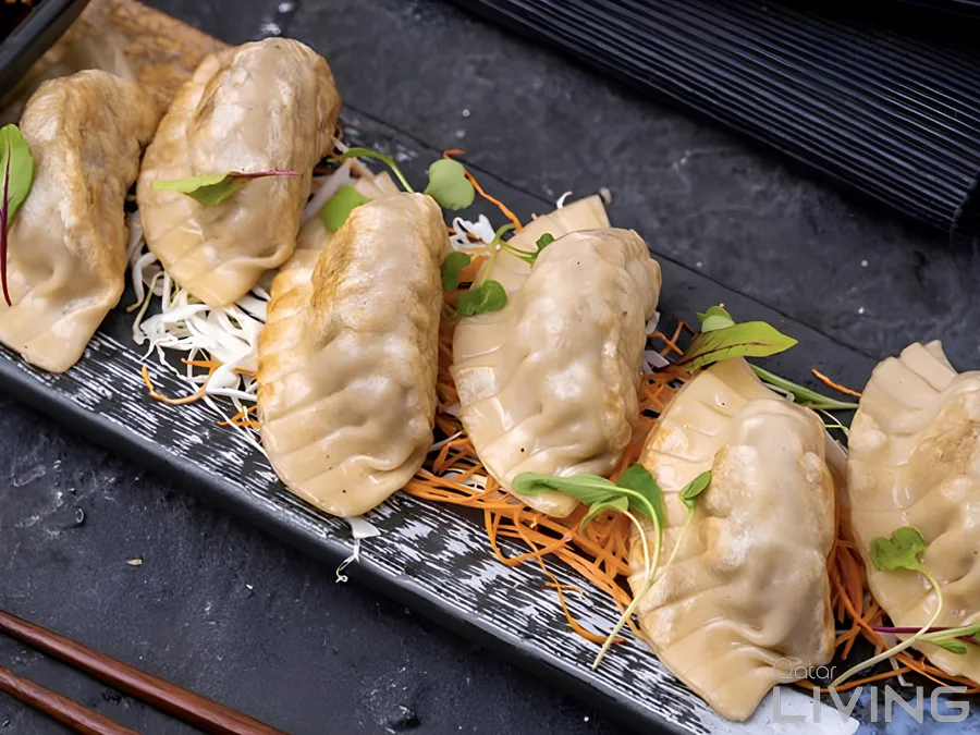 Buy 1 Sharing Boat - Get 1 Appetizer & 2 Drinks Free